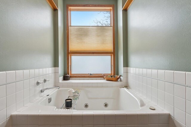 119 Vilas Hibbard Pkwy, Lodi, WI 53555 - full bath featuring a whirlpool tub