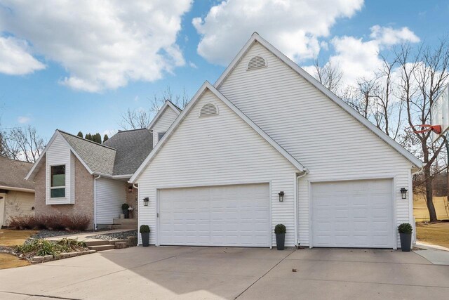 119 Vilas Hibbard Pkwy, Lodi, WI 53555 - view of front facade featuring concrete driveway and an attached garage