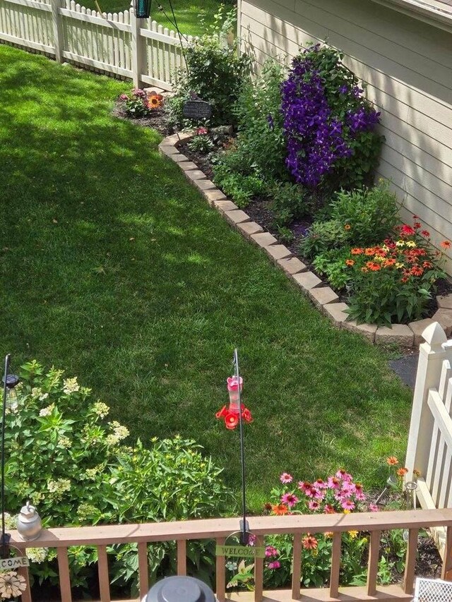 2215 N Shore Dr, Delavan, WI 53115 - view of yard featuring fence
