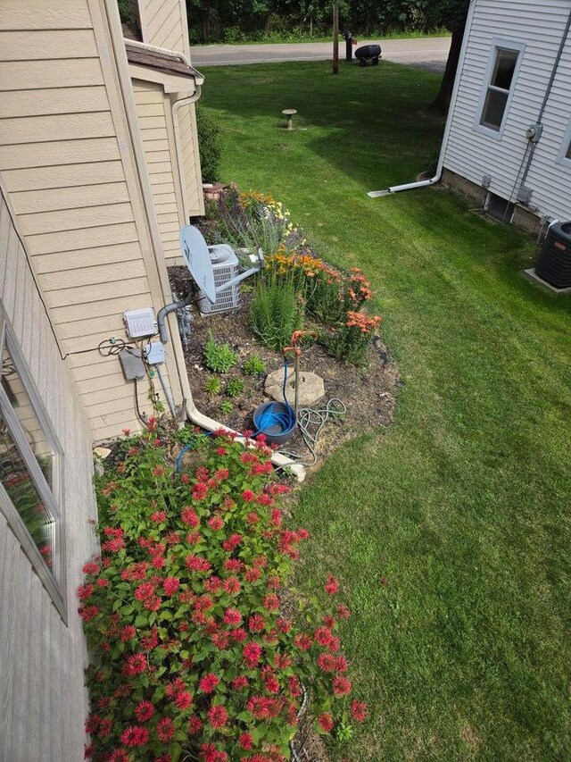 2215 N Shore Dr, Delavan, WI 53115 - view of yard featuring central AC
