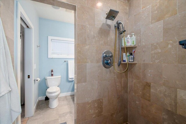 3265 Casey Trl, Oshkosh, WI 54904 - bathroom featuring baseboards, toilet, and a walk in shower