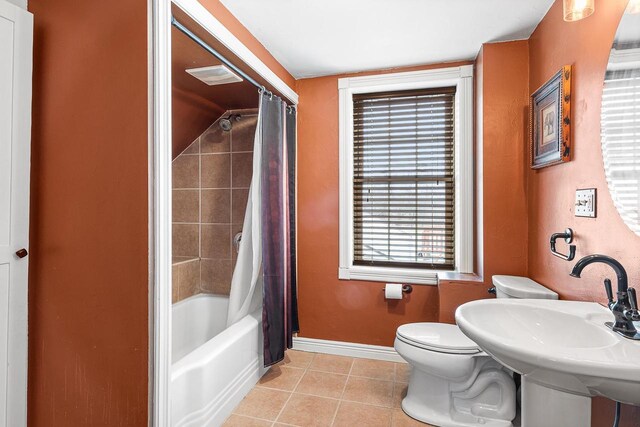 3304 Nicolet Dr, Green Bay, WI 54311 - bathroom featuring toilet, baseboards, tile patterned floors, a sink, and shower / bath combo