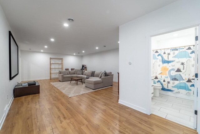 150551 Lavender Ln, Wausau, WI 54401 - living area featuring light wood-style flooring, recessed lighting, baseboards, and visible vents