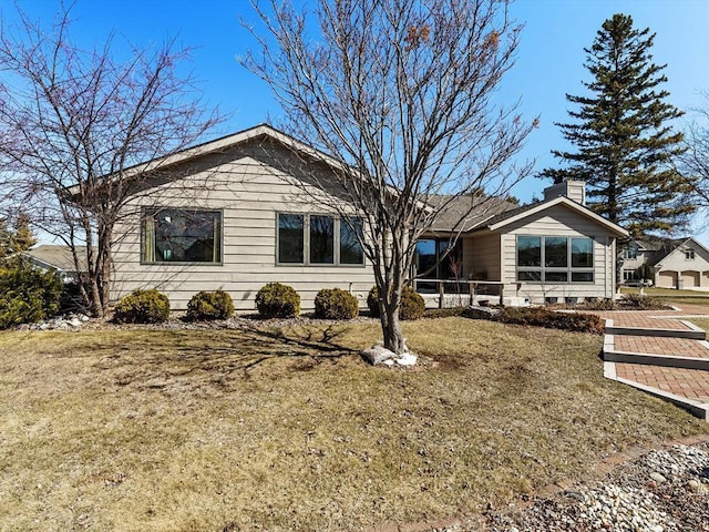 535 E Vine Ct, Sturgeon Bay, WI 54235 - view of front of home featuring a chimney and a front lawn