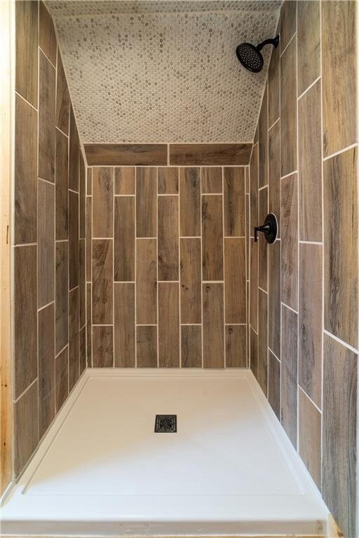 61128 Fleming Loop, Askov, MN 55704 - bathroom with a tile shower