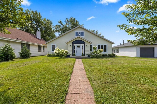 W1335 N Blue Spring Lake Dr, Palmyra, WI 53156 - bungalow-style home featuring a front yard