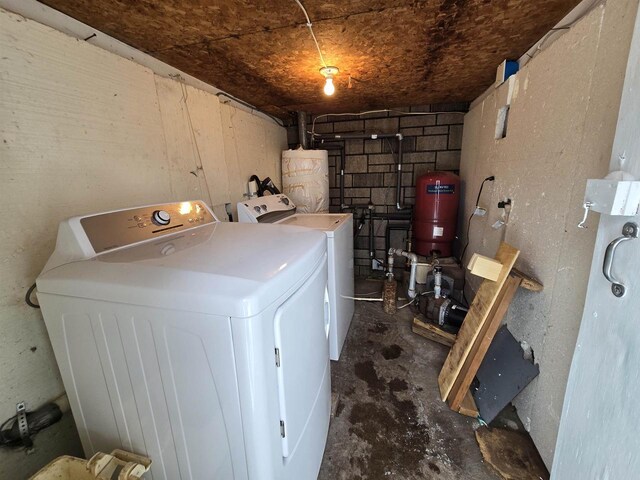 N10444 N Horseshoe Rd, Tomahawk, WI 54487 - laundry area with water heater, washer and dryer, laundry area, and concrete block wall