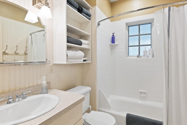 549 Illinois Ave, Green Lake, WI 54941 - bathroom with shower / bath combination with curtain, vanity, and toilet