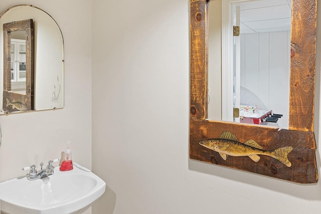 549 Illinois Ave, Green Lake, WI 54941 - bathroom featuring a sink
