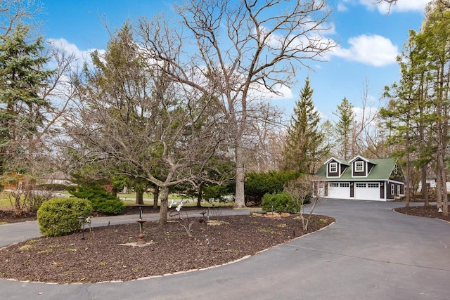 549 Illinois Ave, Green Lake, WI 54941 - cape cod home with driveway and an attached garage