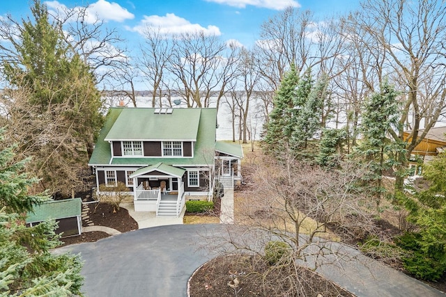 549 Illinois Ave, Green Lake, WI 54941 - rustic home with covered porch and driveway