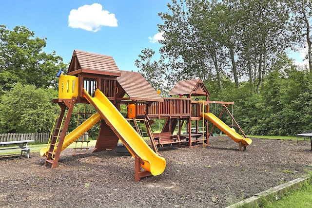 831 Sauganash Dr, Fontana, WI 53125 - view of play area