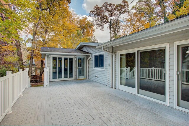 831 Sauganash Dr, Fontana, WI 53125 - deck with fence
