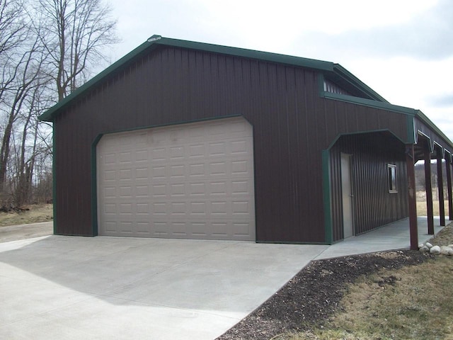 view of detached garage