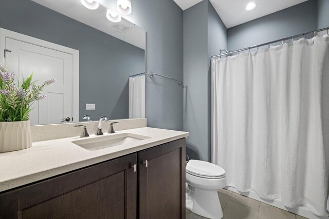 full bath featuring tile patterned floors, vanity, a shower with curtain, and toilet