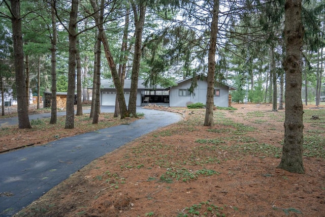 view of front of home with a garage and driveway