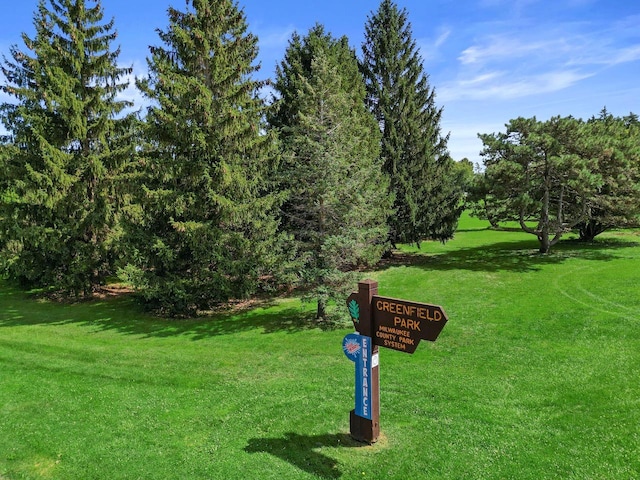 1941 S 124th St, New Berlin, WI 53151 - view of property's community with a yard