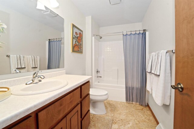 full bath featuring toilet, visible vents, vanity, and shower / tub combo with curtain