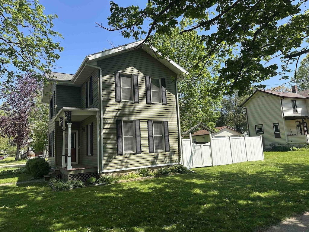 106 N 2nd St, Evansville, WI 53536 - view of side of property featuring a yard
