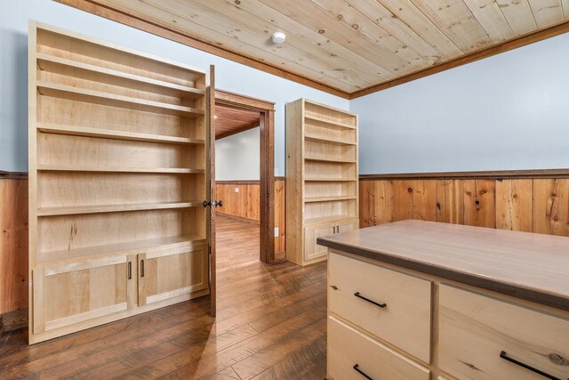 3853 County Rd E, Junction City, WI 54443 - spacious closet featuring dark wood finished floors