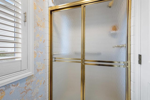 1012 E Kramer Ln, Appleton, WI 54915 - bathroom featuring a shower with shower door and wallpapered walls