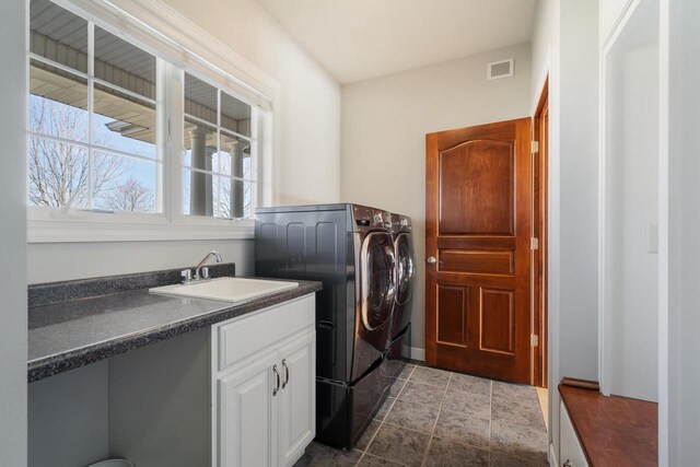 3895 Shorebird Ct, Oshkosh, WI 54904 - laundry room with visible vents, washer and clothes dryer, and a sink