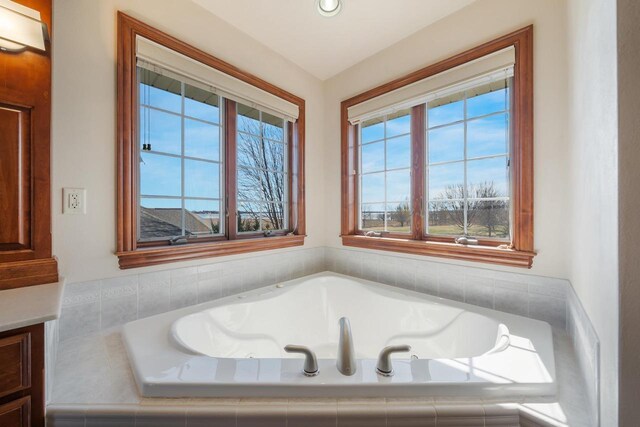 3895 Shorebird Ct, Oshkosh, WI 54904 - bathroom featuring a garden tub
