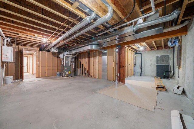 3895 Shorebird Ct, Oshkosh, WI 54904 - unfinished basement with water heater and heating unit