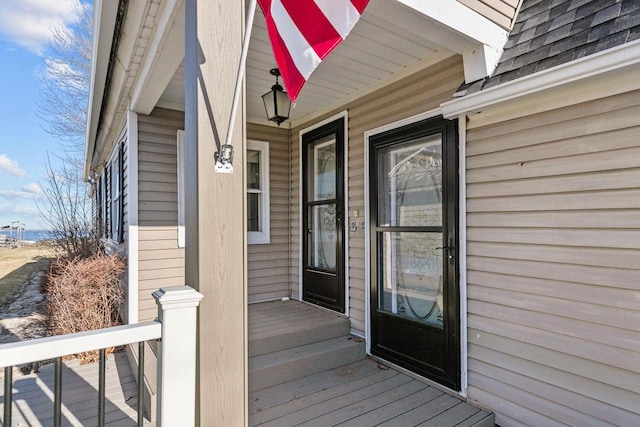 2963 Sunset Point Ln, Oshkosh, WI 54904 - entrance to property featuring a shingled roof