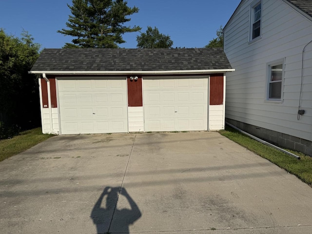 view of detached garage