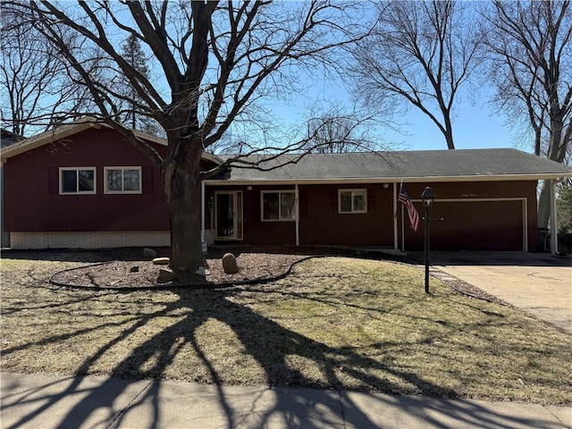 1637 Skeels Ave, Eau Claire, WI 54701 - ranch-style house featuring driveway and a garage