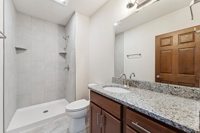 2465 Russell Ct, Reedsburg, WI 53959 - bathroom with toilet, tiled shower, and vanity