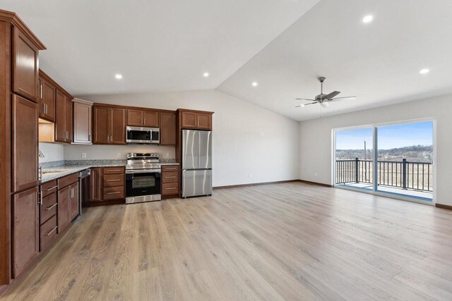 2465 Russell Ct, Reedsburg, WI 53959 - kitchen featuring light wood-type flooring, appliances with stainless steel finishes, a sink, and a ceiling fan