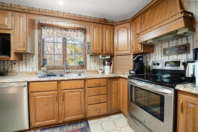 N5120 Summit Ct, Fond Du Lac, WI 54937 - kitchen featuring custom exhaust hood, a sink, backsplash, and stainless steel appliances