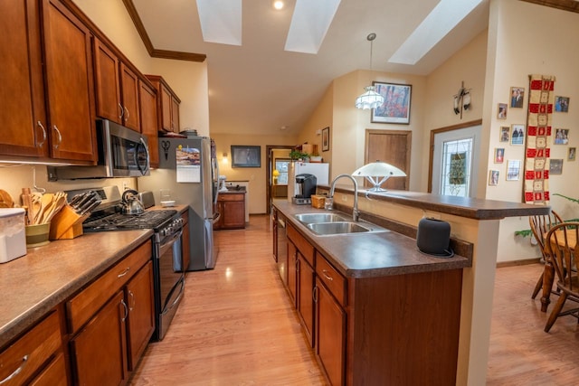 421 Nature Haven Blvd Unit 15, Kewaskum, WI 53040 - kitchen featuring a sink, stainless steel appliances, light wood-style floors, dark countertops, and a skylight