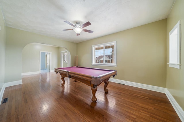 131 Madison Ave, Omro, WI 54963 - recreation room with arched walkways, baseboards, visible vents, and hardwood / wood-style flooring