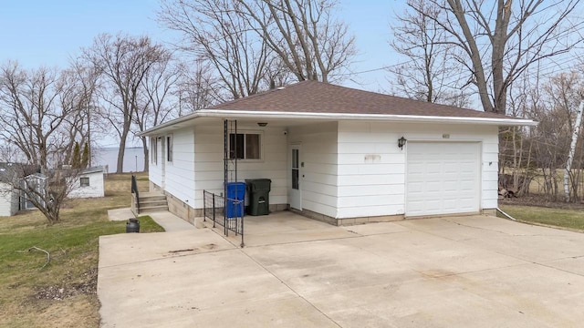 6671 Lasley Shore Dr, Winneconne, WI 54986 - garage with driveway