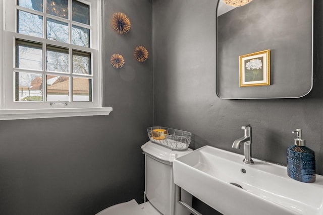 bathroom featuring a sink and toilet