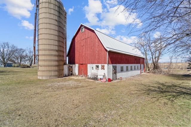 view of barn with a lawn