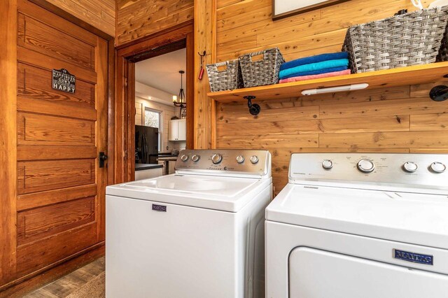 158 E Water St, Shullsburg, WI 53586 - laundry area featuring independent washer and dryer, laundry area, and wood walls