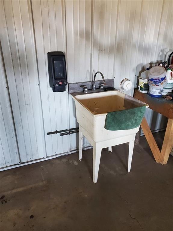 9379 W Oak Rd, Thorp, WI 54771