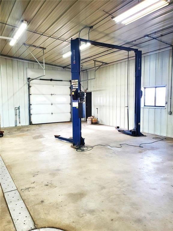 9379 W Oak Rd, Thorp, WI 54771