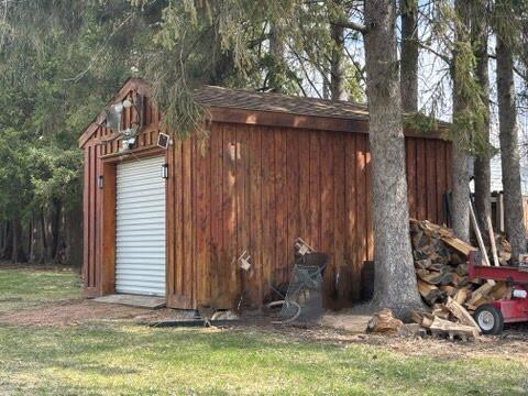 view of outdoor structure featuring an outdoor structure