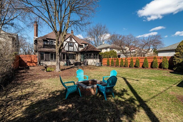 view of yard featuring a fire pit and a fenced backyard