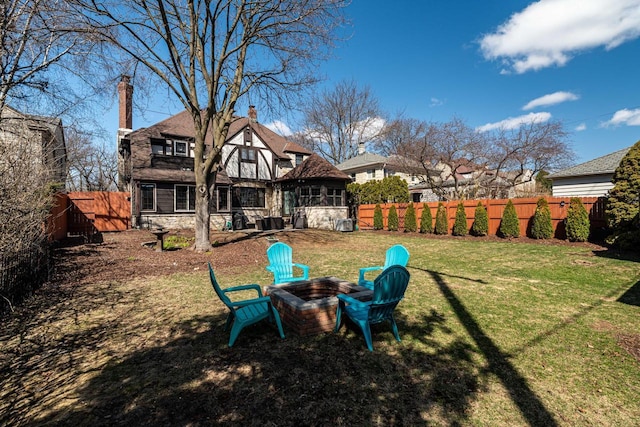 view of yard featuring a fire pit and a fenced backyard