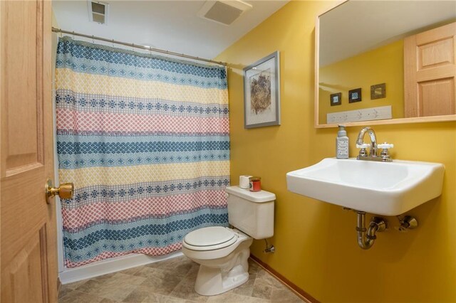 318 Meadow Lark Ln, Osceola, WI 54020 - full bathroom with a sink, visible vents, toilet, and a shower with curtain