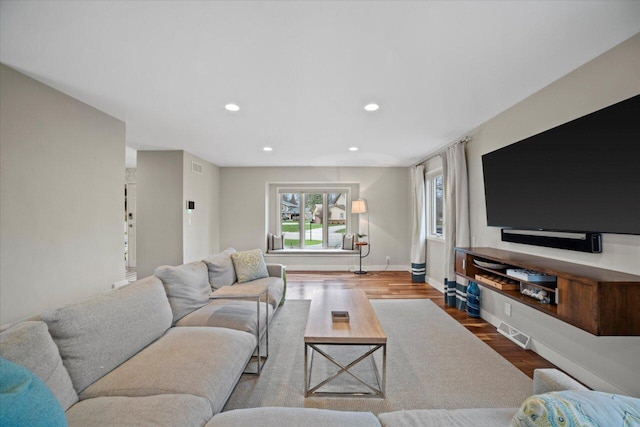 living room featuring baseboards, wood finished floors, visible vents, and recessed lighting