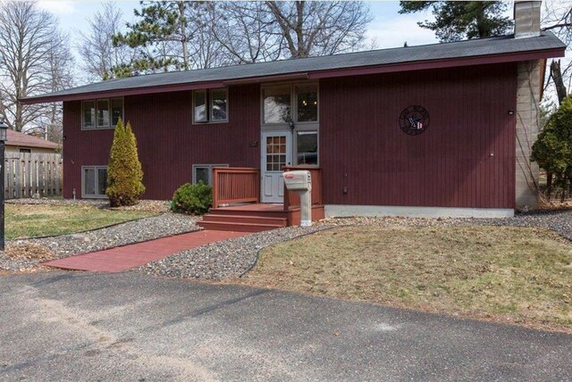 607 Cross Ave, Amery, WI 54001 - bi-level home with fence