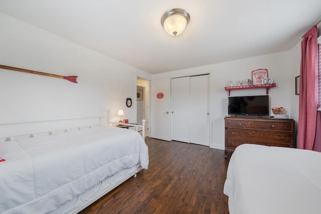 1501 Walls St, Green Bay, WI 54304 - bedroom with dark wood-type flooring and a closet