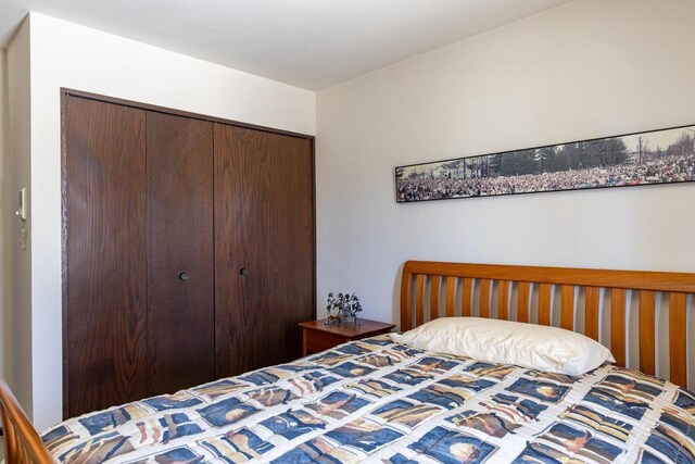 2136 White Swan Dr, Oshkosh, WI 54901 - bedroom with a closet